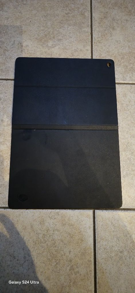 Etui z klapka plecki do tabletów