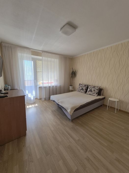 Сдам 1-к квартиру посуточно  ж/м Тополь1/  б.  Космическая, Мечникова