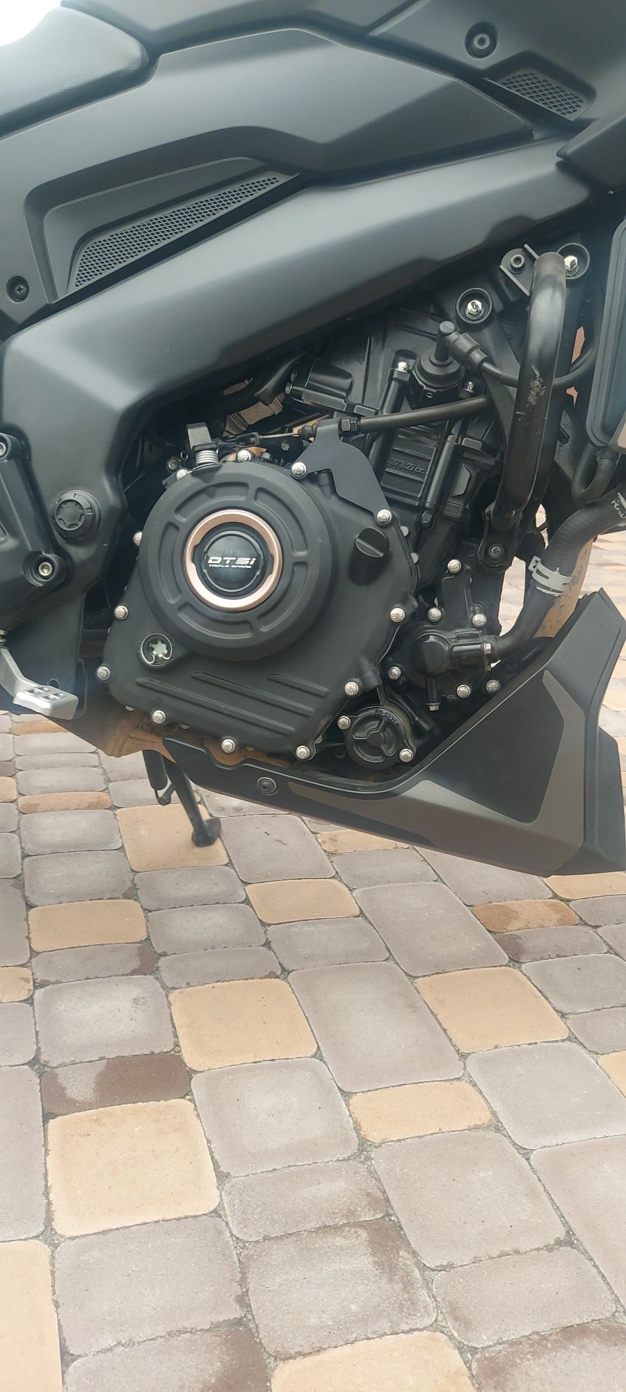 Bajaj dominar D 400