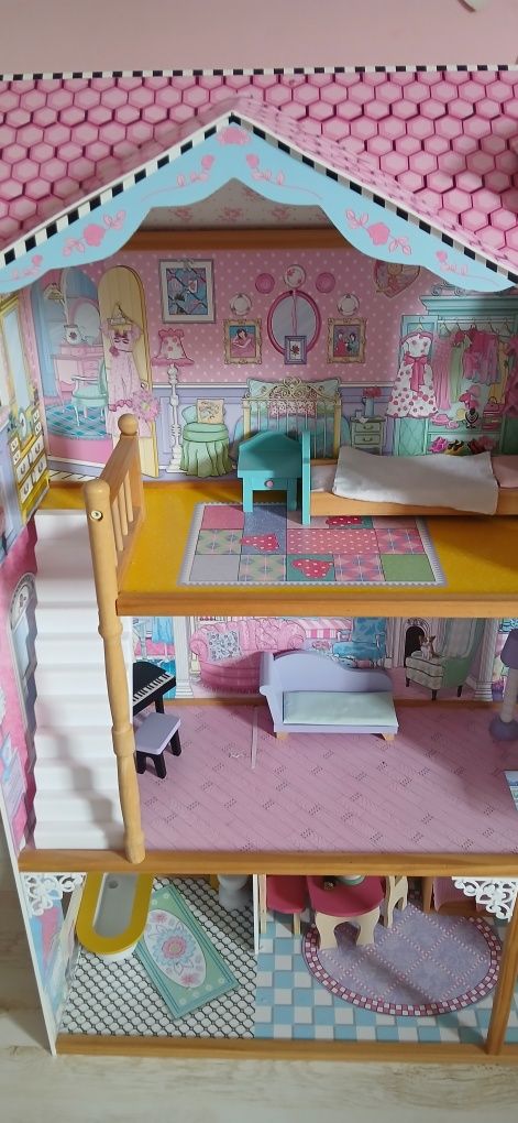 Duży domek dla lalek
