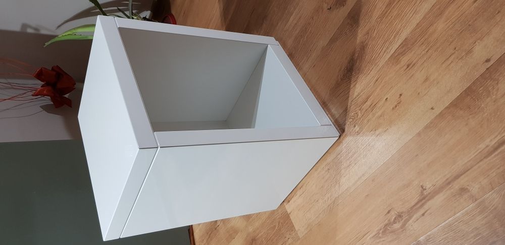 Szafki nocne lakierowane