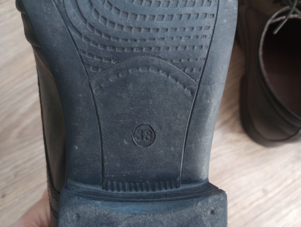 Buty dla chłopca rozmiar 38 czarne