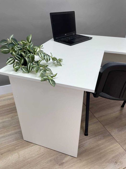 Корнер стіл письмовий, стіл кутовий.