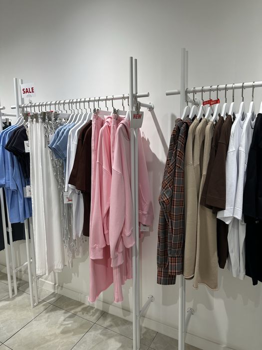 Рейли для одягу білі настінні