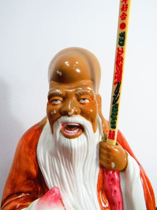 Buda em porcelana.