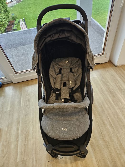 Sprzedam wózek spacerowy Joie.