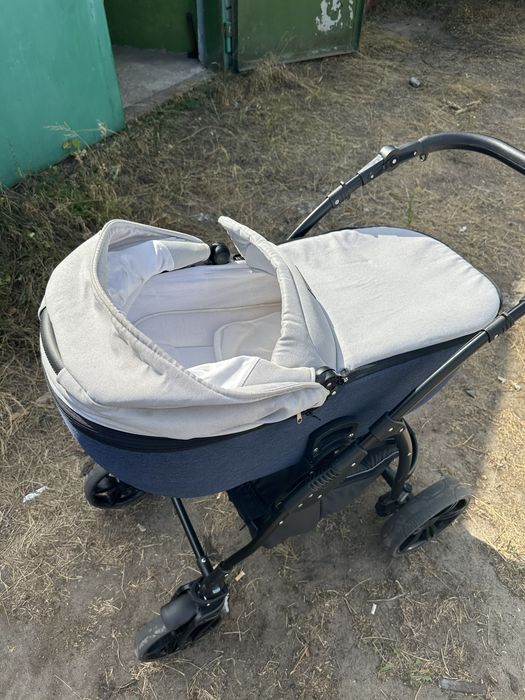 Коляска Classik 2 в 1.   ( на ОЛХ доставки не отписываю )