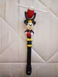 Brinquedo Varinha Mickey com luzes e som.