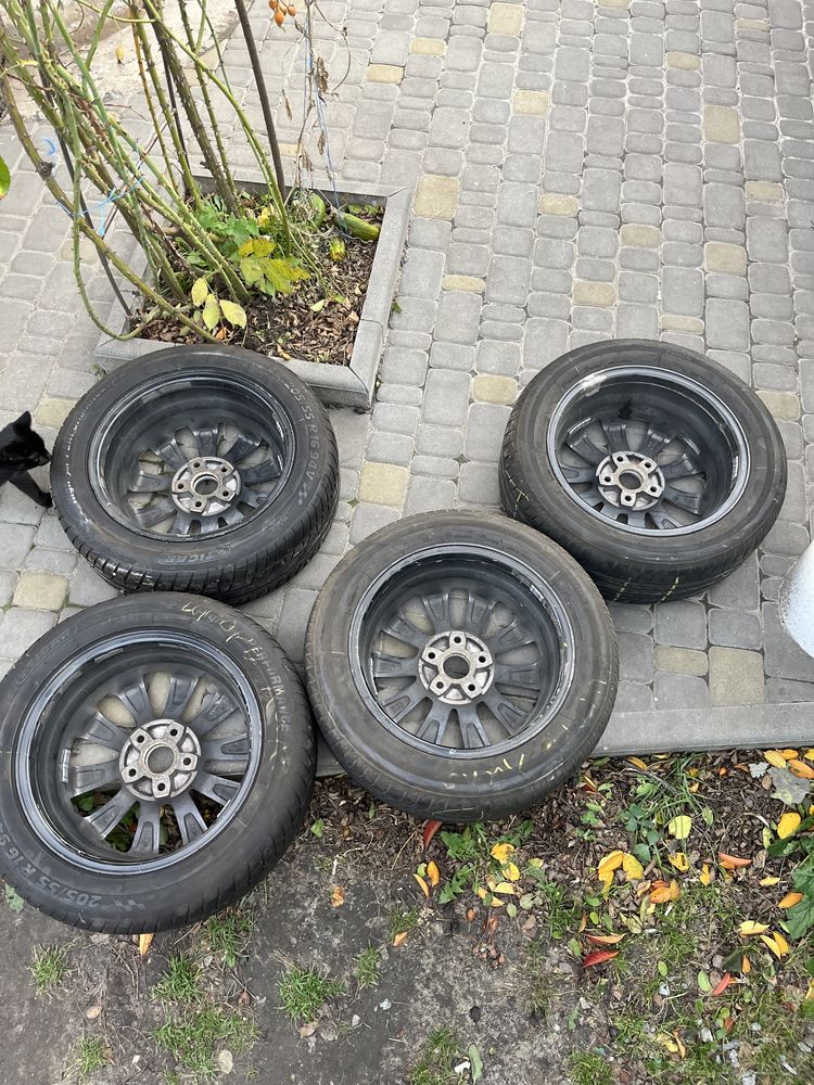 Продам комплект колес 205/55 R16