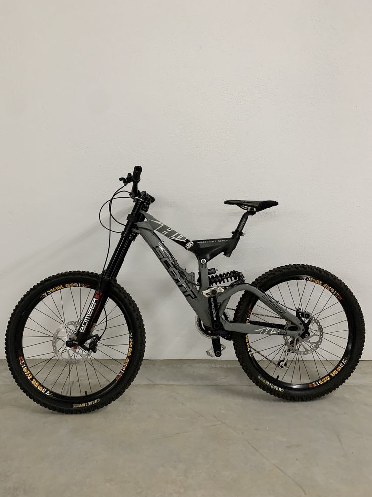 Bicicleta Scott Downhill