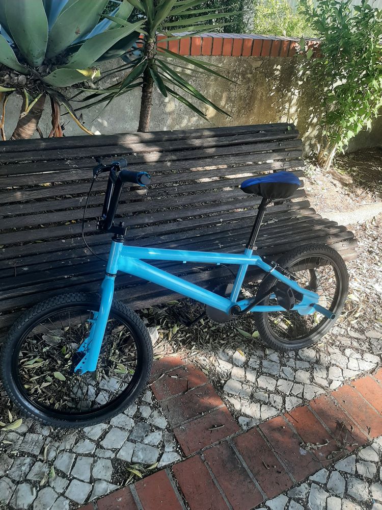 Bicicleta bmx nova