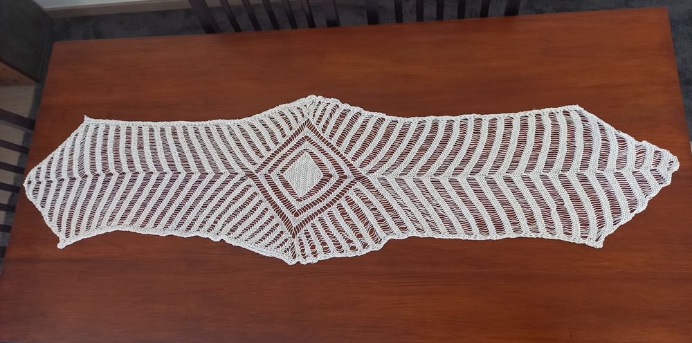 Caminho de mesa rendado