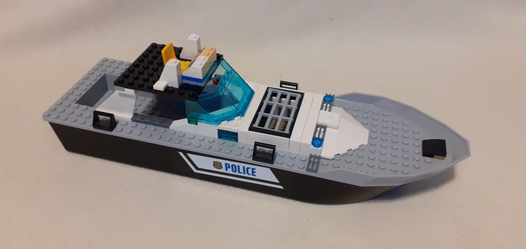 Lego City 60129 - Policyjna łódz