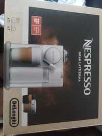 Maquina de café Nespresso nova dentro da caixa