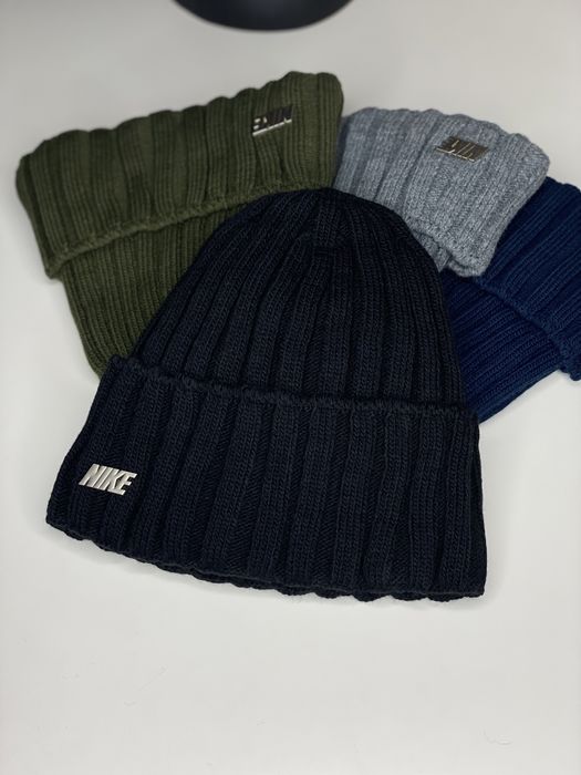 Мужская зимняя шапка Nike черная НА ФЛИСЕ плотная теплая с отворотом