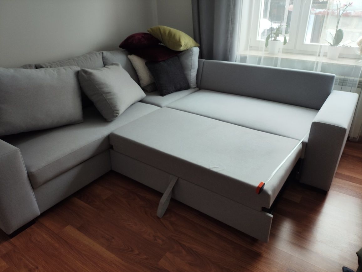 Narożnik z funkcją spania 2.40m x 2.40m szary