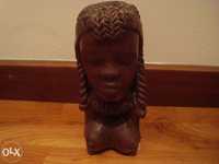 Estatueta em madeira maciça - Artesanato Angolano