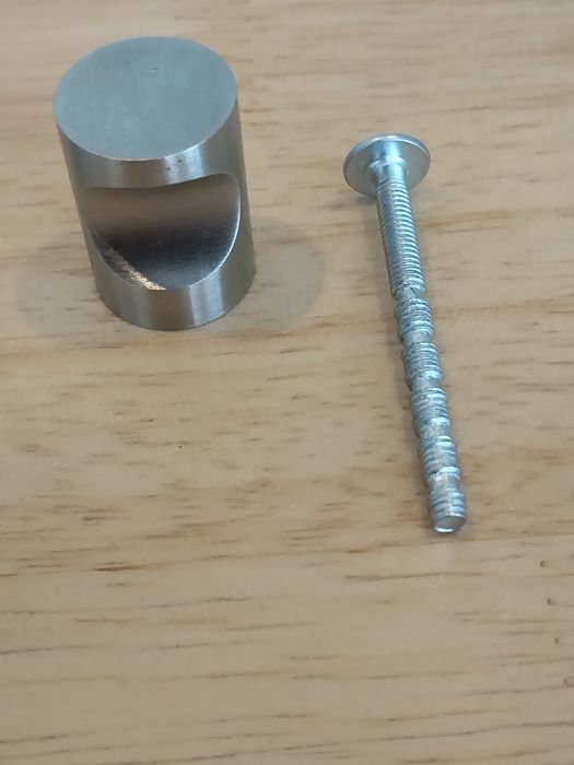Puxadores em aço inox para armário como novos com respetivos parafusos
