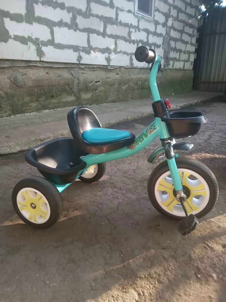 Продам велосипед трехколесный