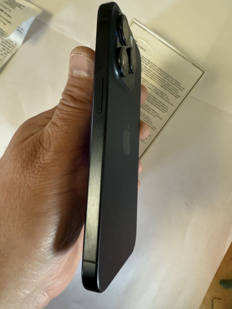 iPhone 15pro 256gb blue titanium