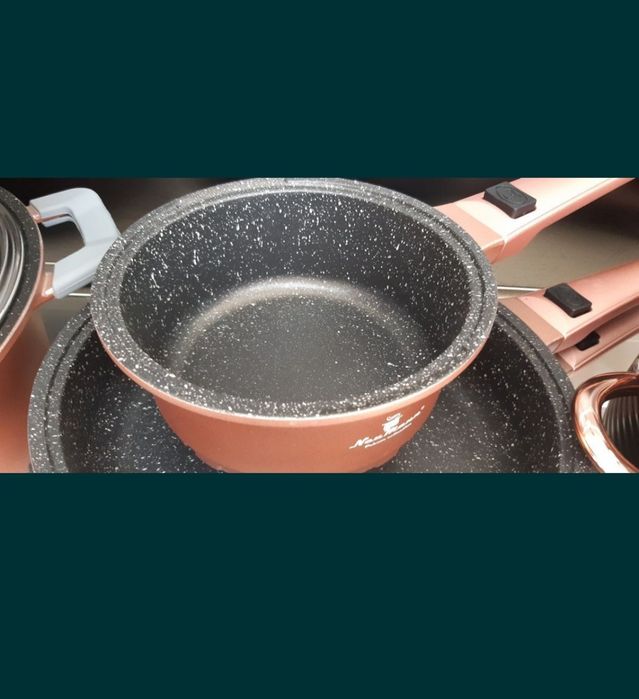 Trem/panelas de cozinha