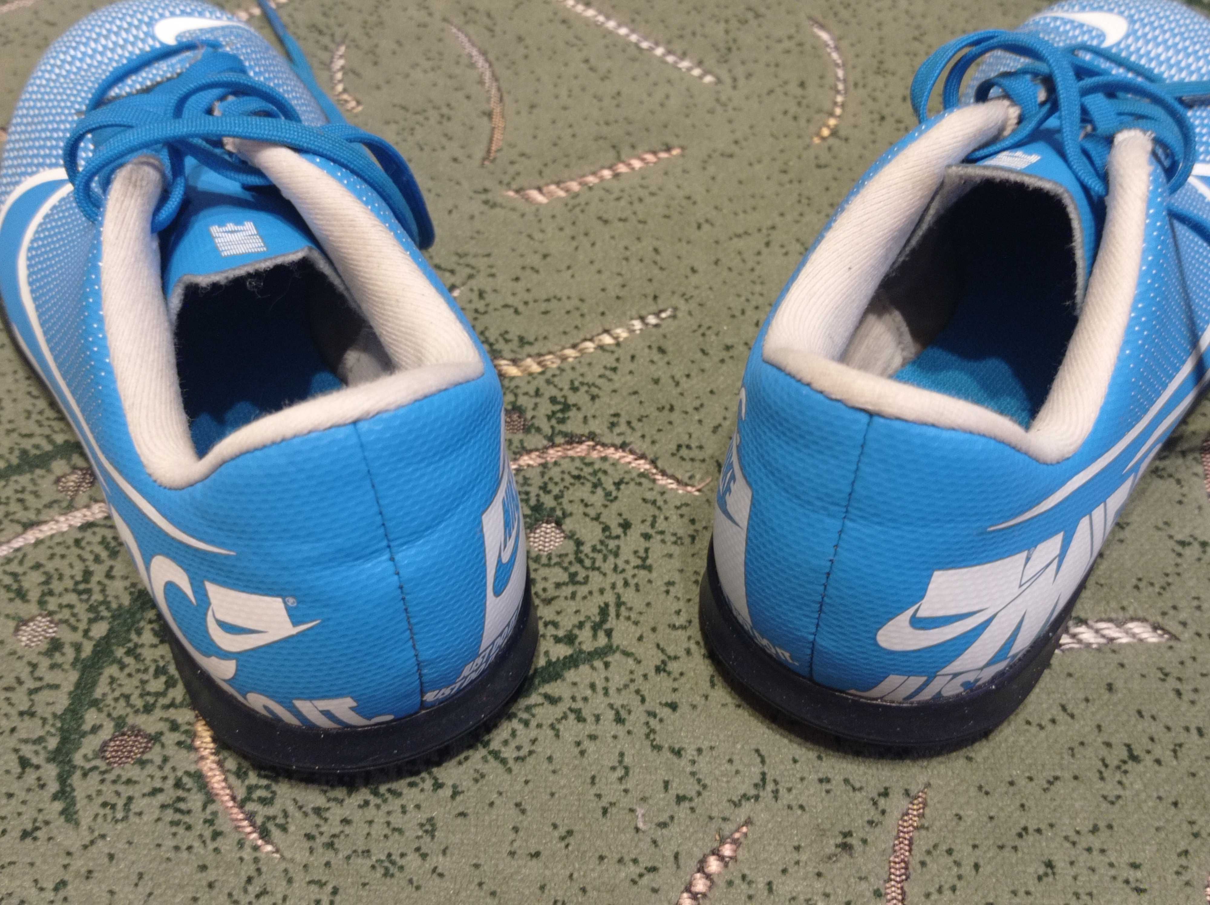 Футзалки,сороконожки Nike Mercurial оригинал размер- 33 стелька-20,5см