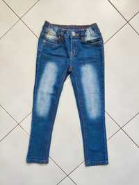 Spodnie chłopięce jeansy elastyczne firmy Kik rozmiar 104/110