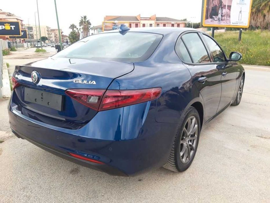 Бампер Alfa Romeo Julia запчастини Альфа Ромео Джулія разборка