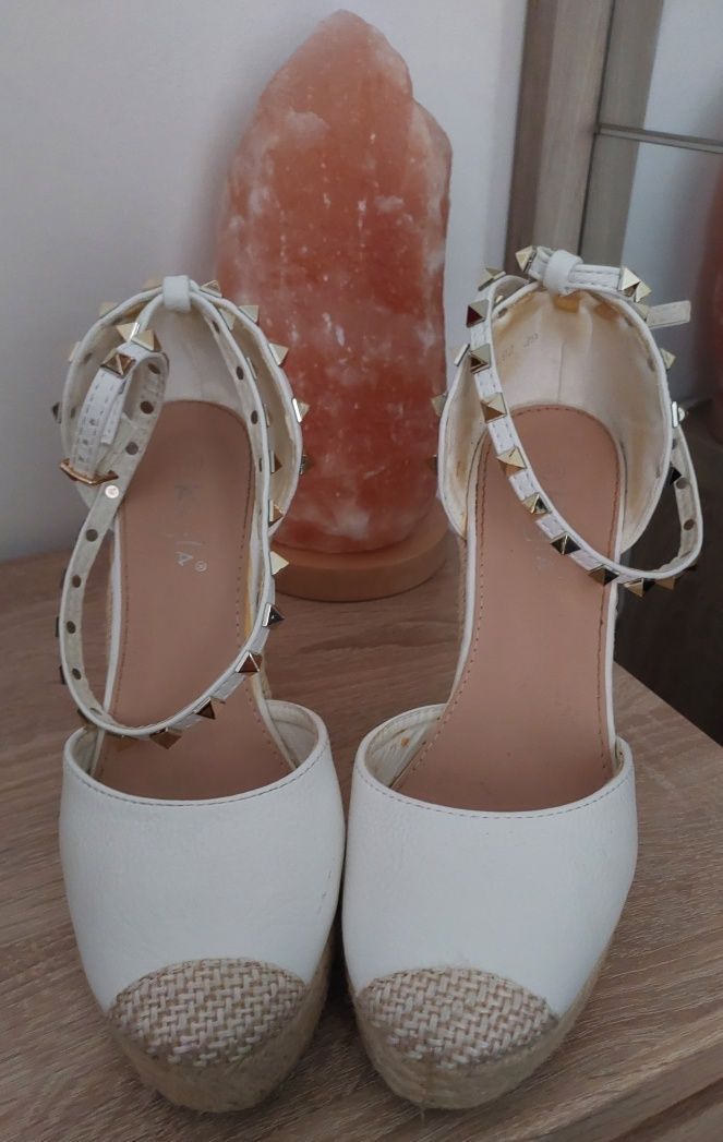 Białe espadryle na koturnie Kayla 39 (25cm)