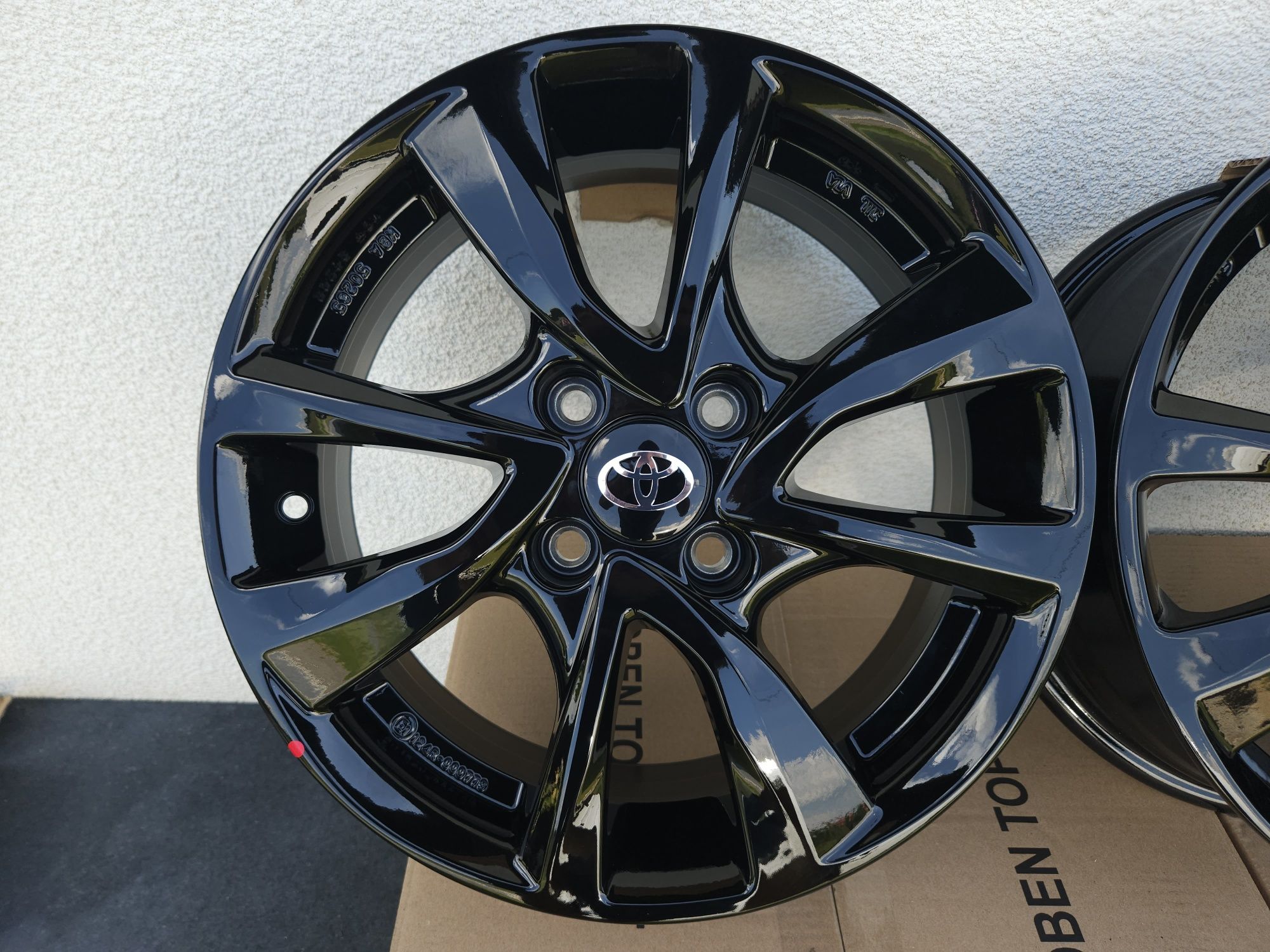 Toyota AYGO 15 " Nowe 4x100 Felgi Czarne Alufelgi
