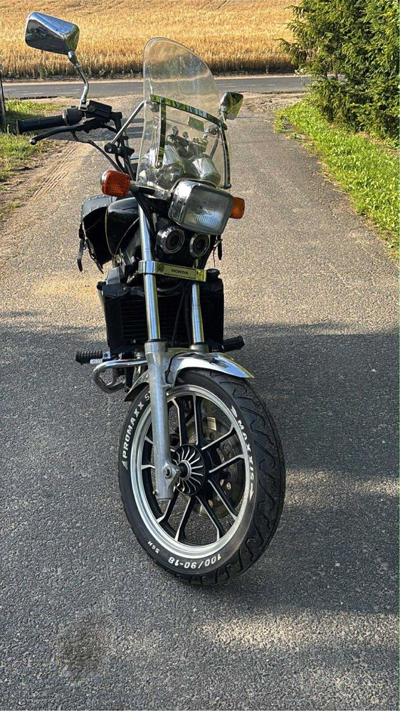 Honda Magna 500 V30