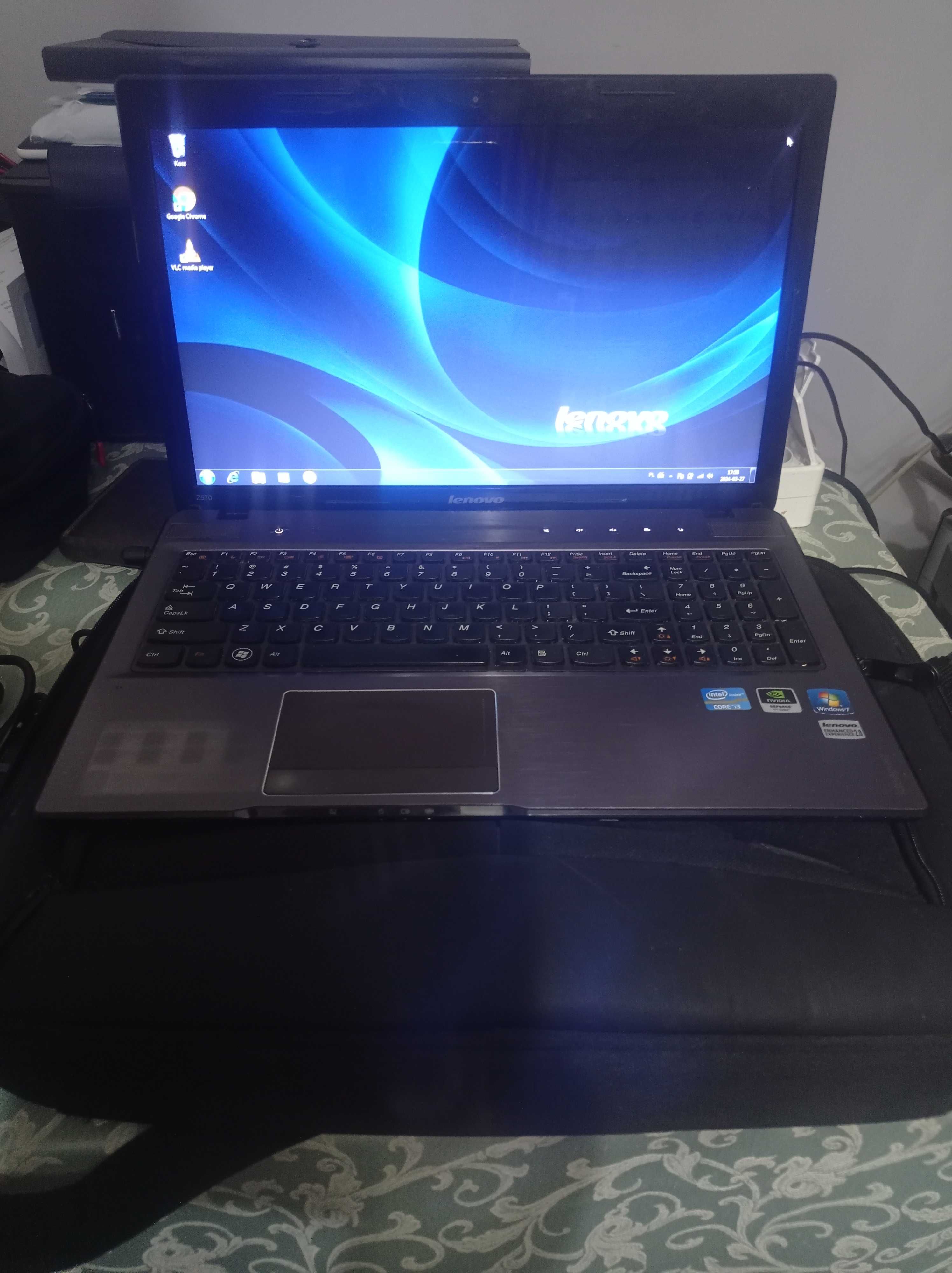 IdeaPad Lenovo z570 Intel i3 RAM 4gb GeForce HDD 128GB  SSD  Win7