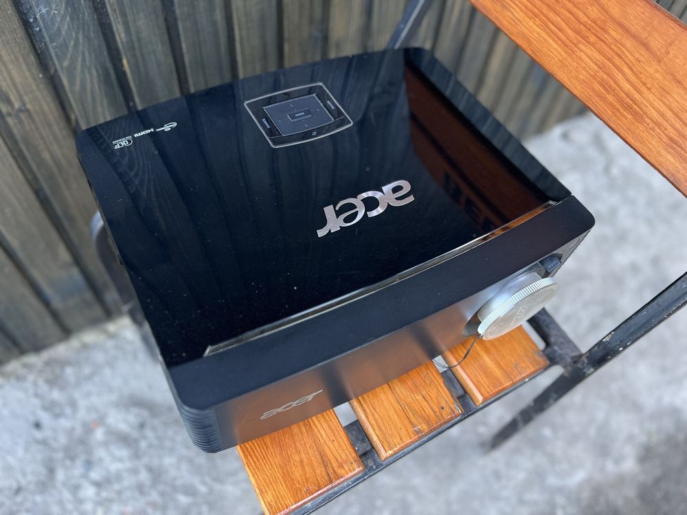 Продам професійний проектор acer p7203
