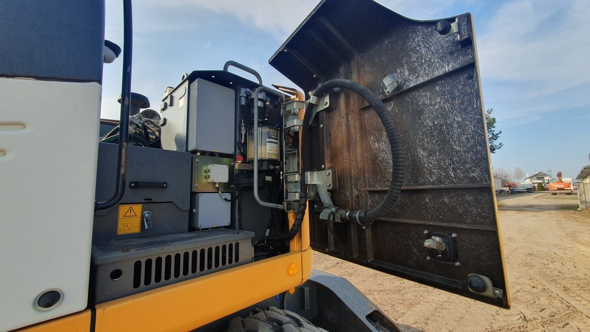 Liebherr A914 Compact