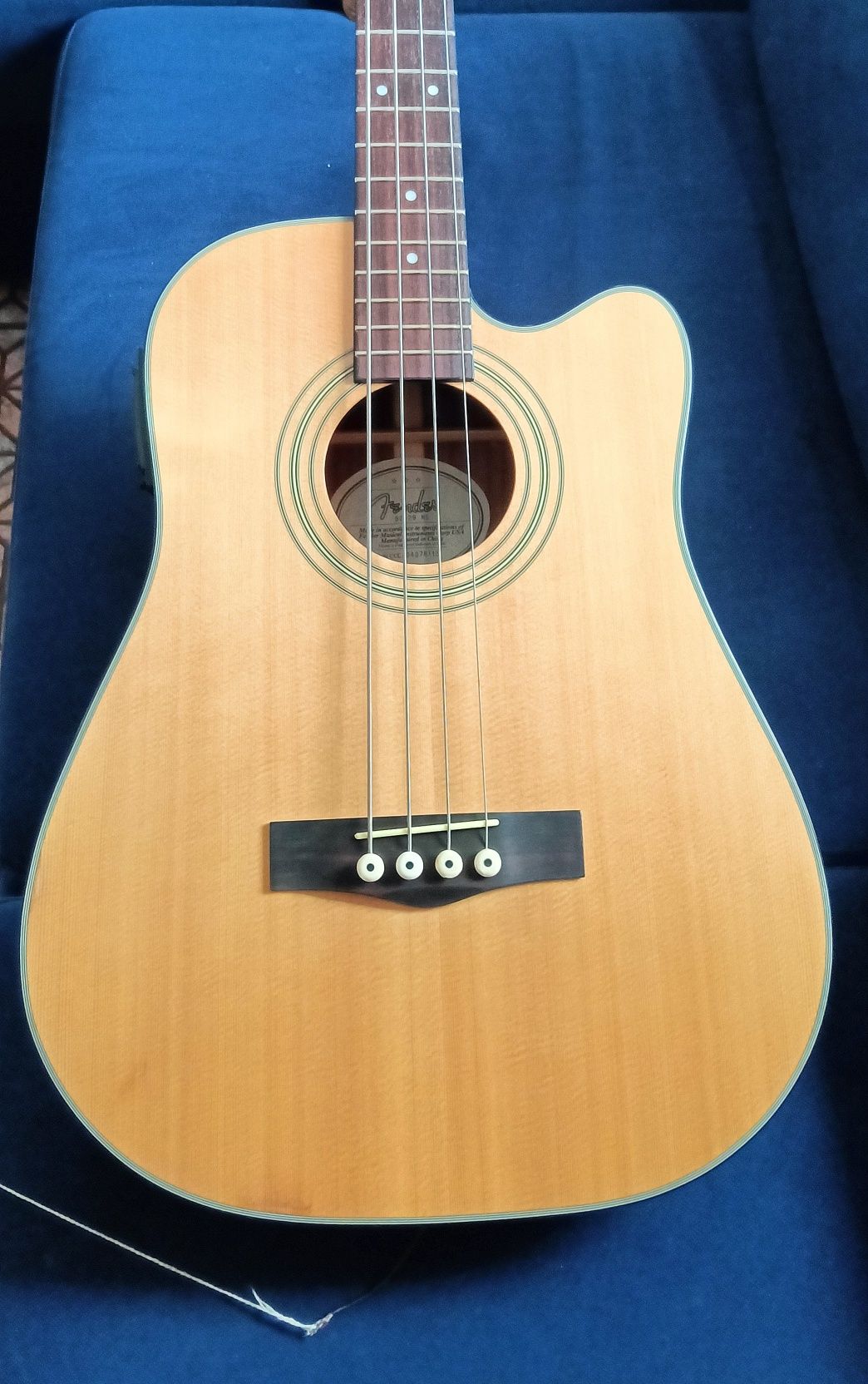 Baixo eletroacústico Fender ovation
