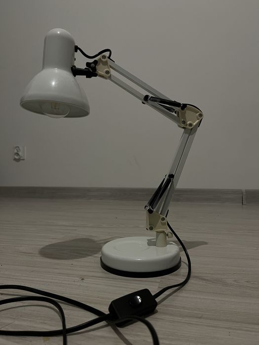 lampka biurkowa biała