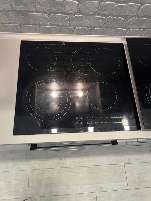 Варочна повехня Electrolux EHF96547FK