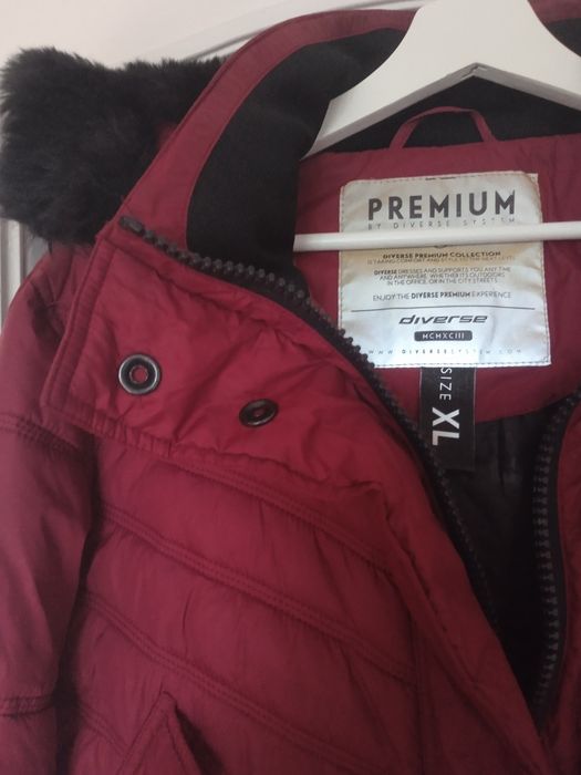 Ciepła kurtka z odpinanym kapturem