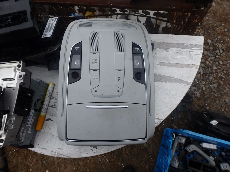 Lampka wewnetrzna Audi A8 D4