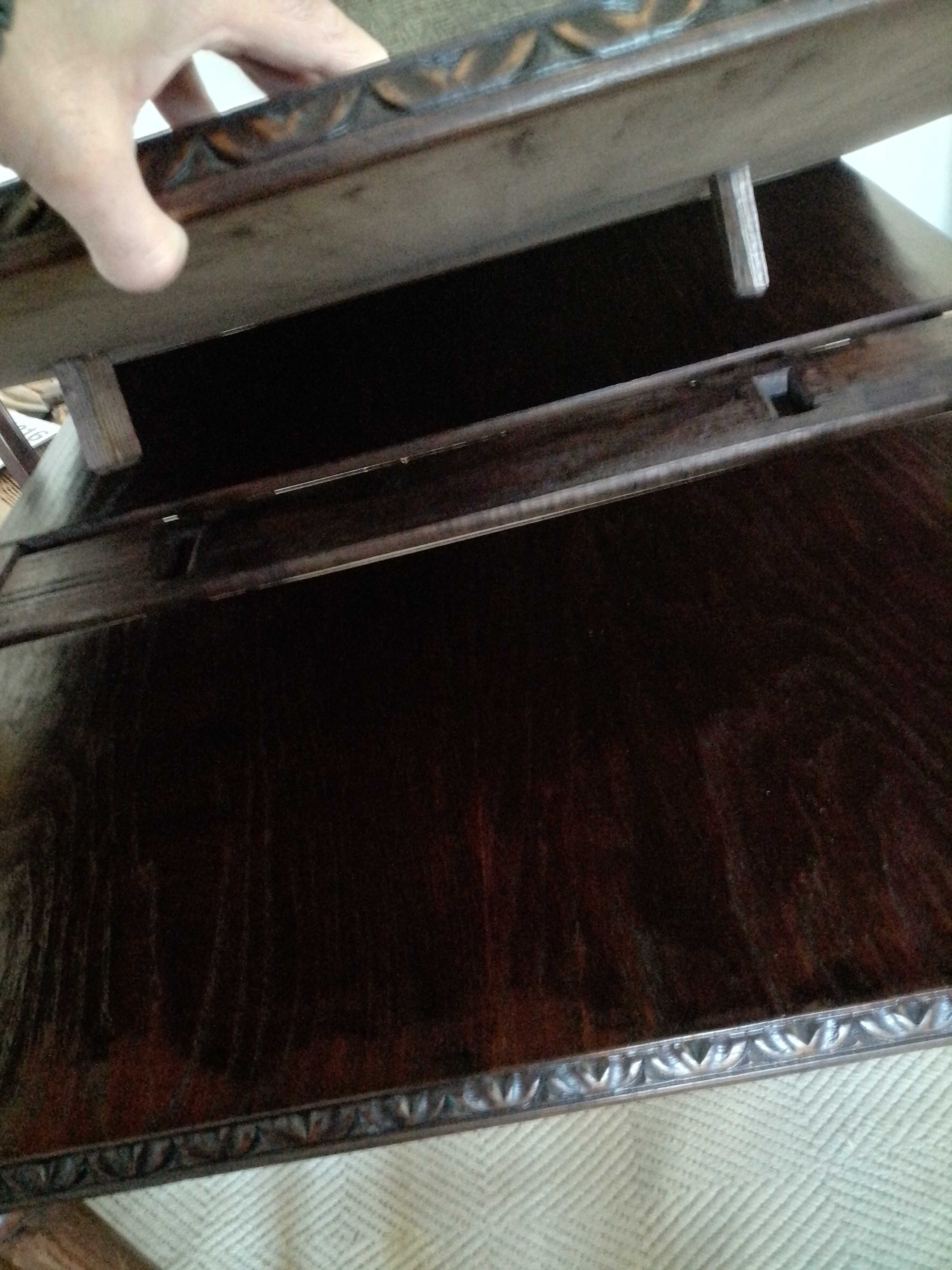 Mesa de jantar em madeira, de estilo, extensível