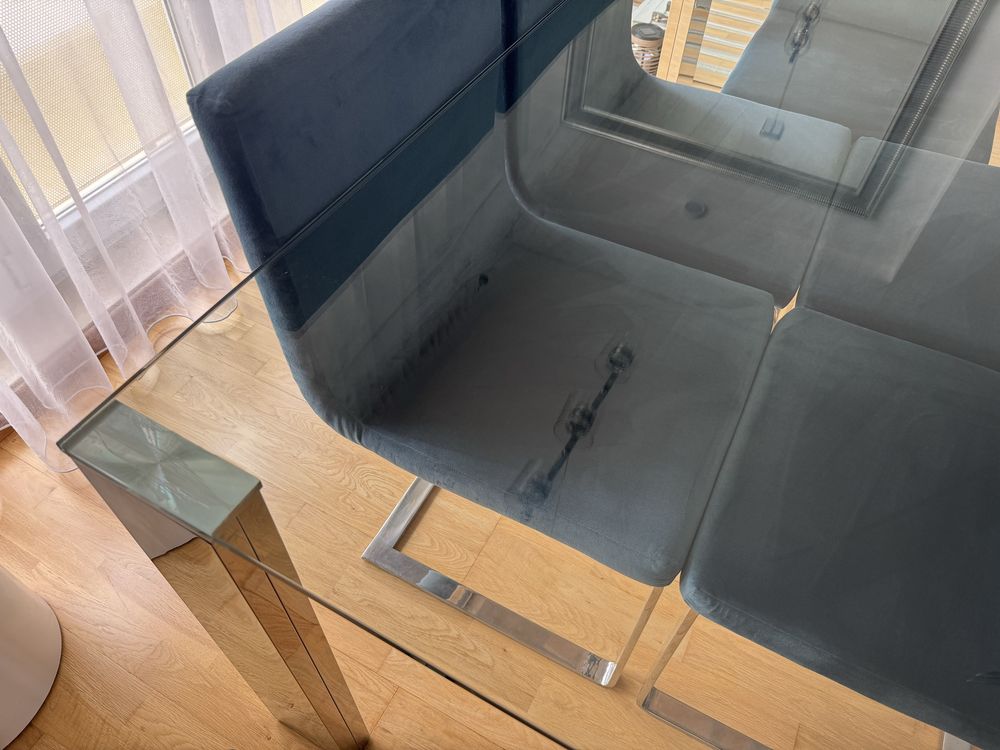 Mesa de jantar vidro e pés cromados