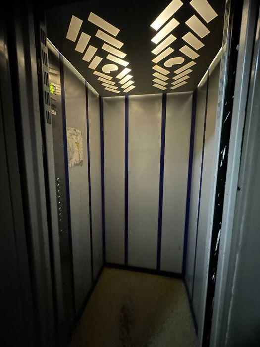 Малишка, 37 До метро 3 хвилини пішки Готівка або безготівковий розрах.