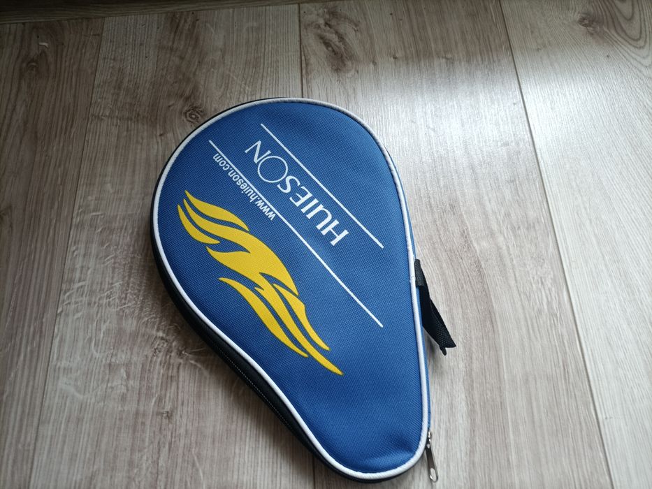 Nowy materiałowy pokrowiec na rakietkę i piłeczki od tenisa stołowego