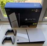 PlayStation 5 Slim Digital Edition 1TB SSD (Janeiro 2025) + 2 Comandos