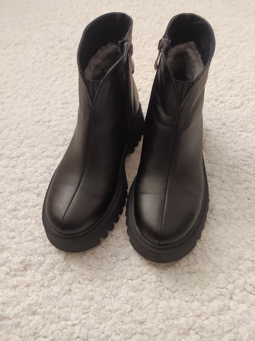 Стильні чобітки жіночі шкіряні