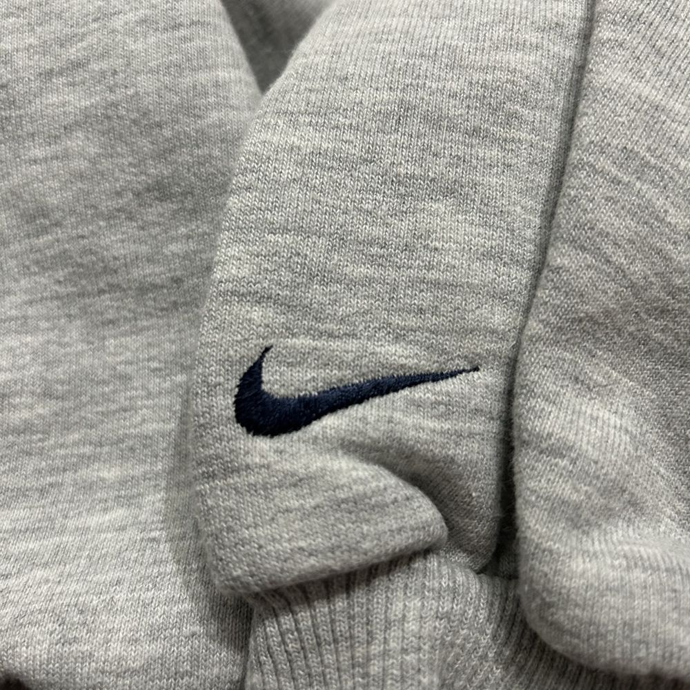 Bluza Nike big logo spellout haft swoosh szara crewneck