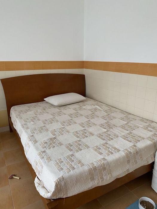 Conjunto de quarto em madeira