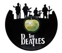 Silhueta decorativa The Beatles feita com um disco de vinil LP