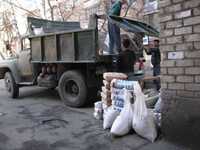 Вивезення сміття з вантажниками