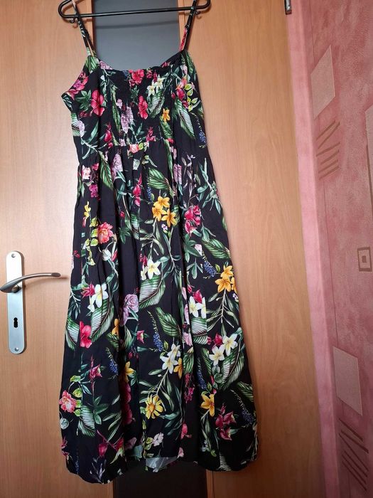 Sukienka czarna w kwiaty na ramiączkach Mohito jak nowa rozmiar 38